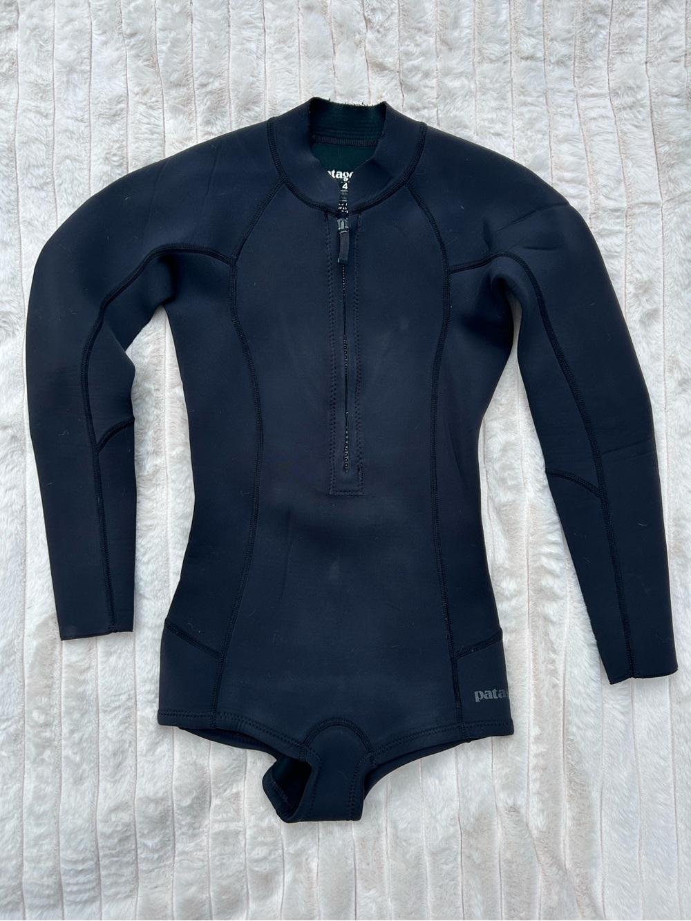 Patagonia long sleeve wetsuit women’s size 4 surf suit